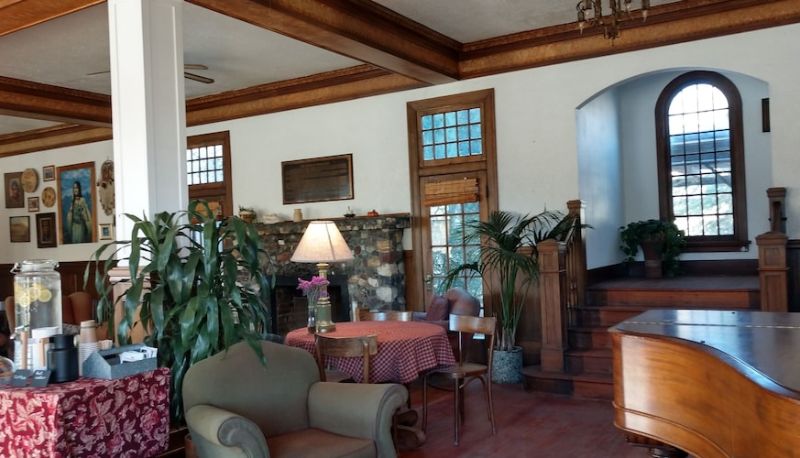 Hall - Winnedumah Hotel
