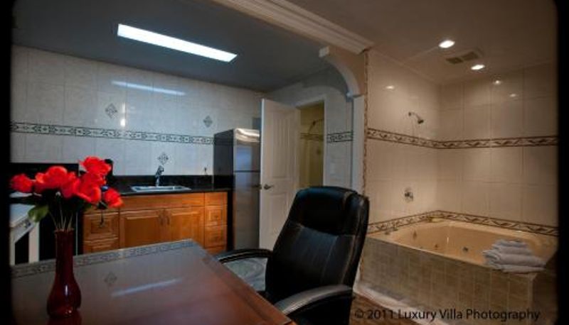 Suite - Crystal Lodge Motel