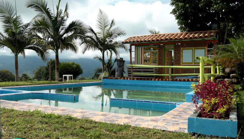 Pool - Cabañas y Flores Finca Hotel