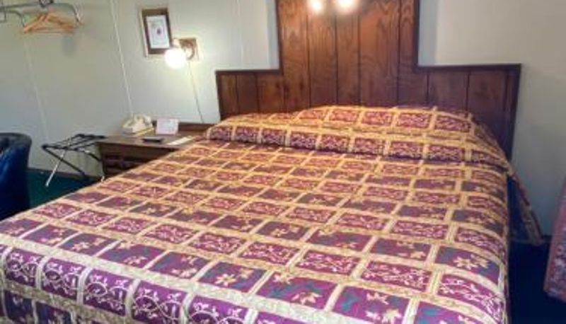 Camera standard - Burr Oak Motel