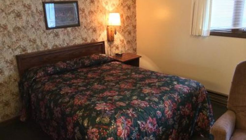 Camera standard - Burr Oak Motel