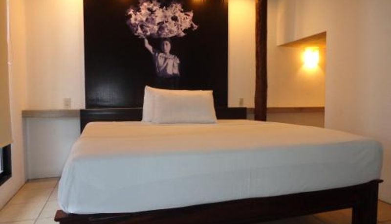 Room - Hotel Maya Rue