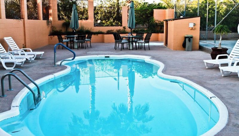 Pool - La Siesta Motel & RV Resort