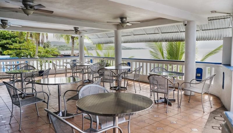 Restaurant - The Wave Hotel