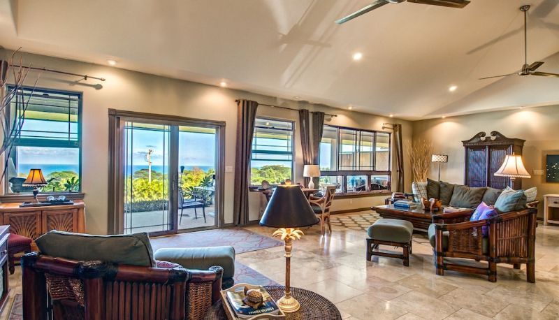 Hall - Mahana House Country Inn