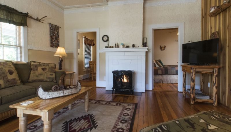 Suite - Calhoun House Inn & Suites