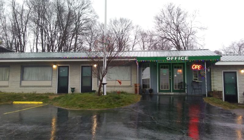 Info - Eleven E Motel