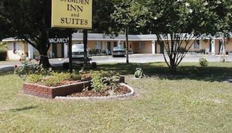 Widok na zewnątrz - Camden Inn & Suites