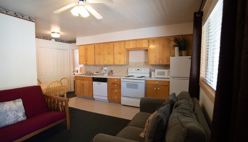 Suite - Triangle Motel