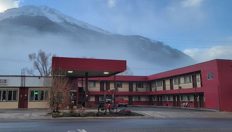 Info - Triangle Motel