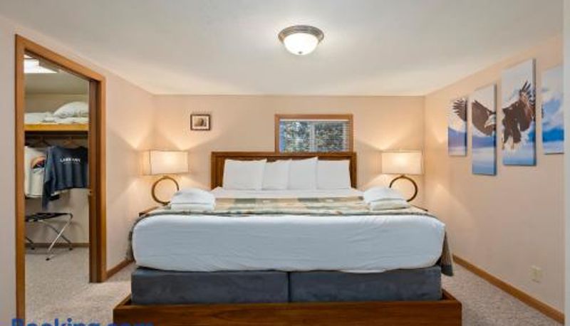 Camera - Shelter Cove Resort & Marina