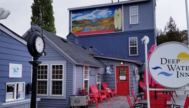 Info - Deep Water Inn