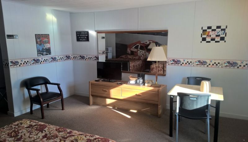 Camera standard - White Valley Motel