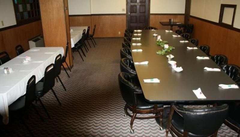 Sala da ballo - The Holiday Motel & Restaurant