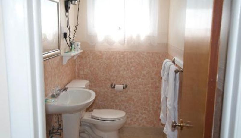 Badezimmer - Sara Glen Motel - Saratoga Springs-Glens Falls