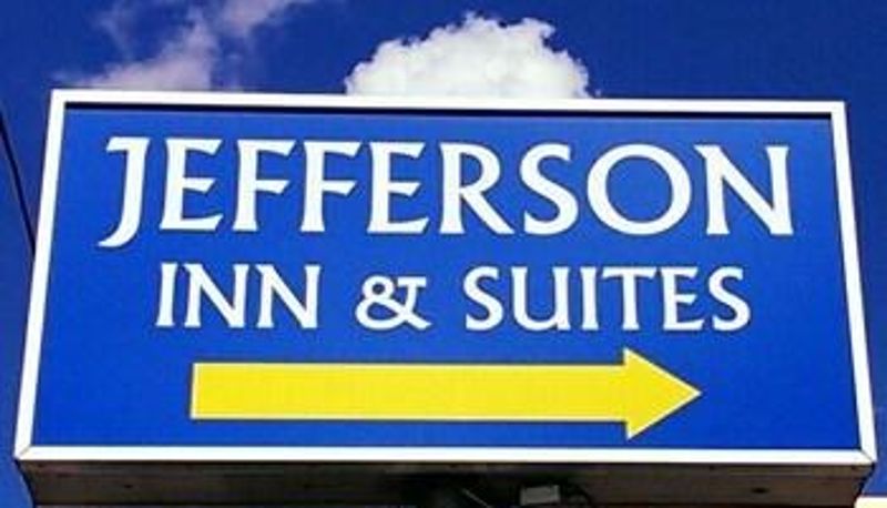 Zona exterior del hotel - Jefferson Inn and Suites
