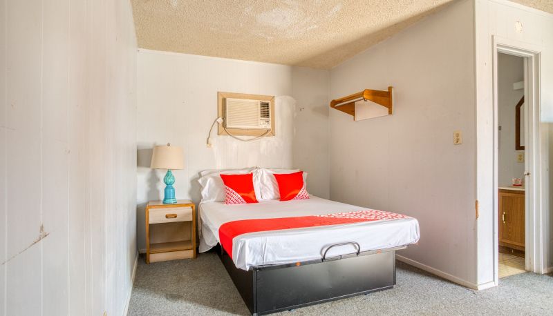 Zimmer - OYO Hotel Breckenridge TX Hubb