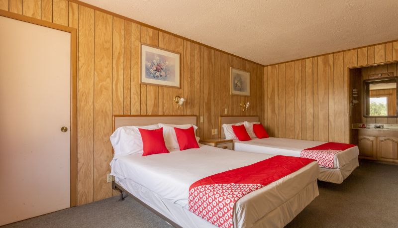 Camera - OYO Hotel Breckenridge TX Hubb