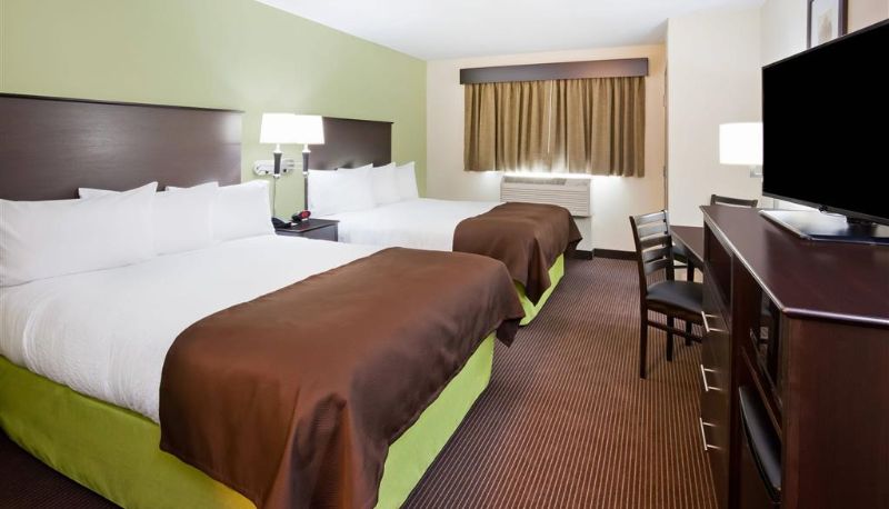 Zimmer - AmericInn by Wyndham DeWitt