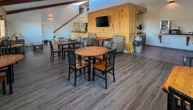 Sala - River Bend's Walleye Inn