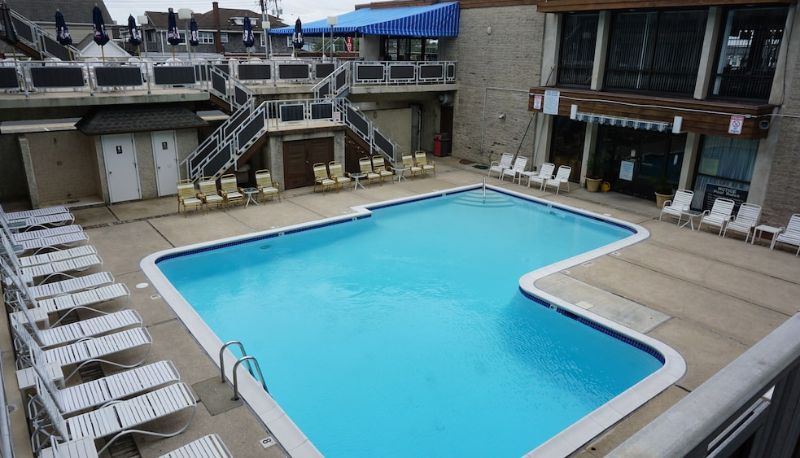 Havuz - Windjammer Motor Inn