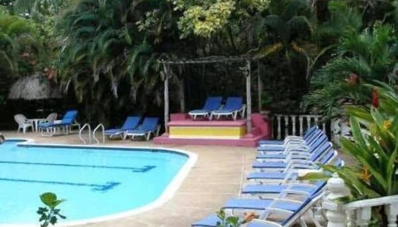 Pool - Amanwana Ecofinca