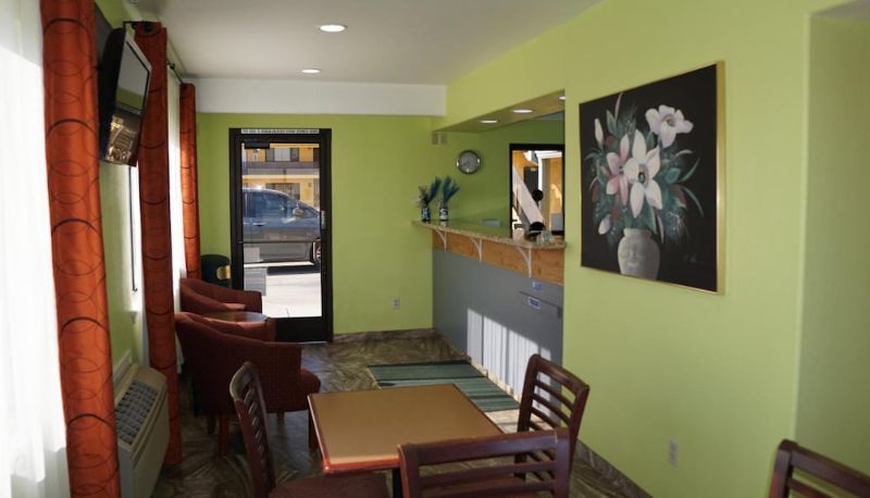Restaurant - Apex Inn