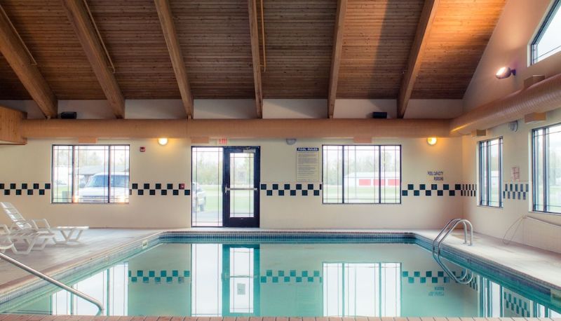 Piscina - White Oak Inn & Suites