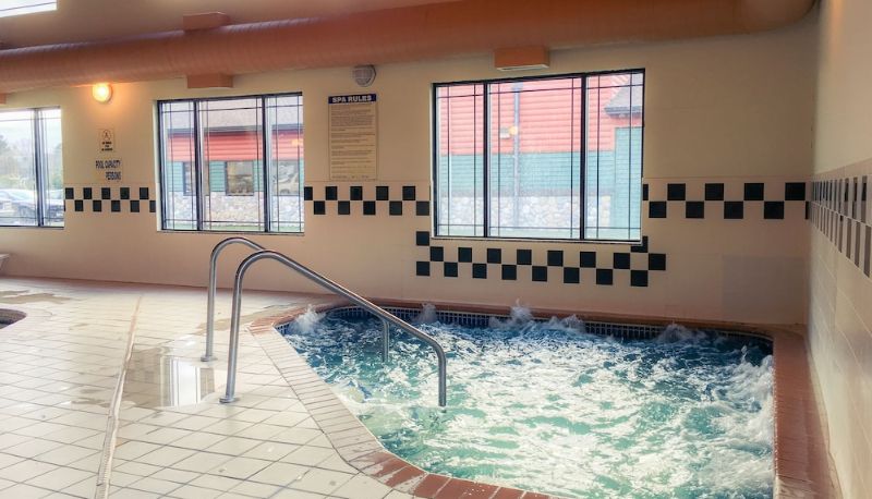 Piscina - White Oak Inn & Suites