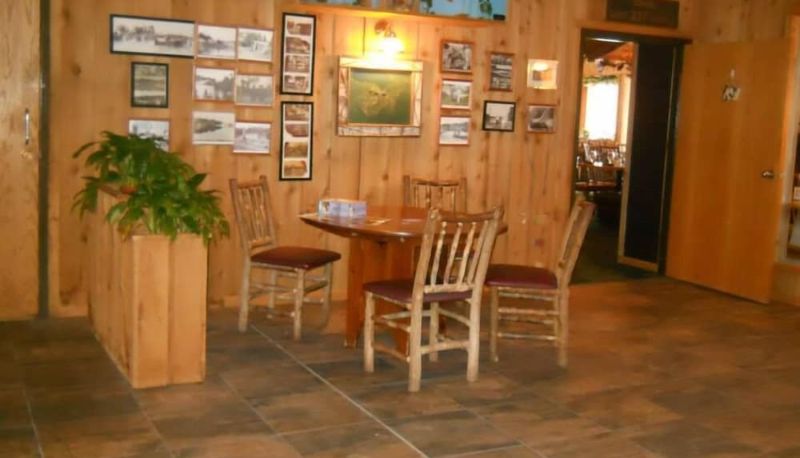 Hall - Lakewoods Resort & Lodge