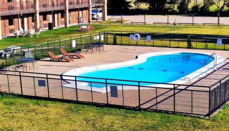 Piscina - The Lodge at Russell - Russell Inn