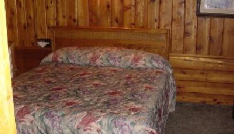 Room - Shasta Dam Motel