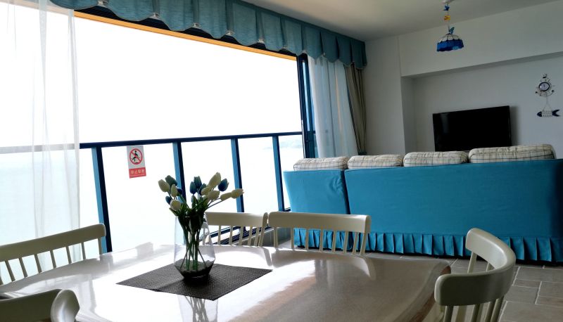Zewnętrzna część hotelu - Little Prince Holiday Inn