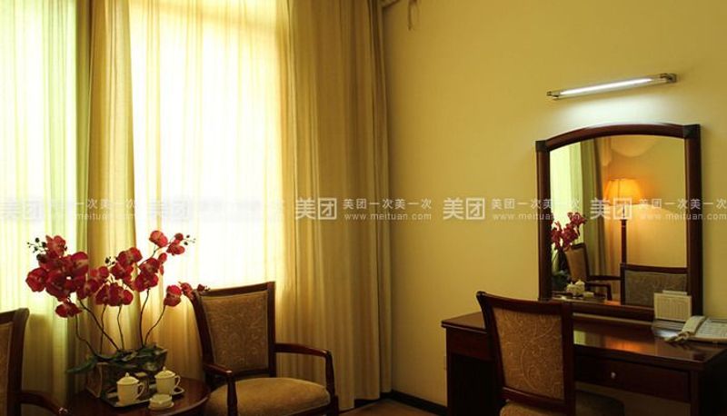 Kamer - Municipal Party School Hotel