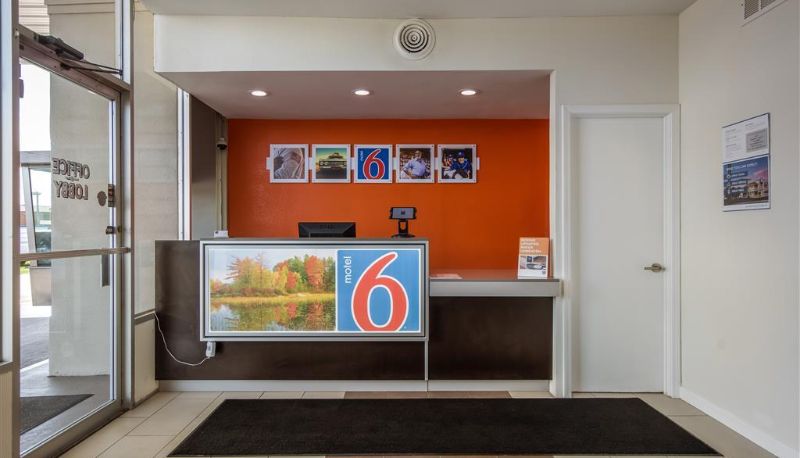 Salón - AR Motel 6 Ozark