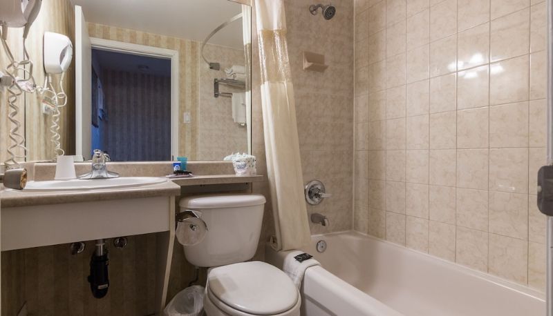Banyo - TERMINATED Canadas Best Value Inn Calgary Chinook Station