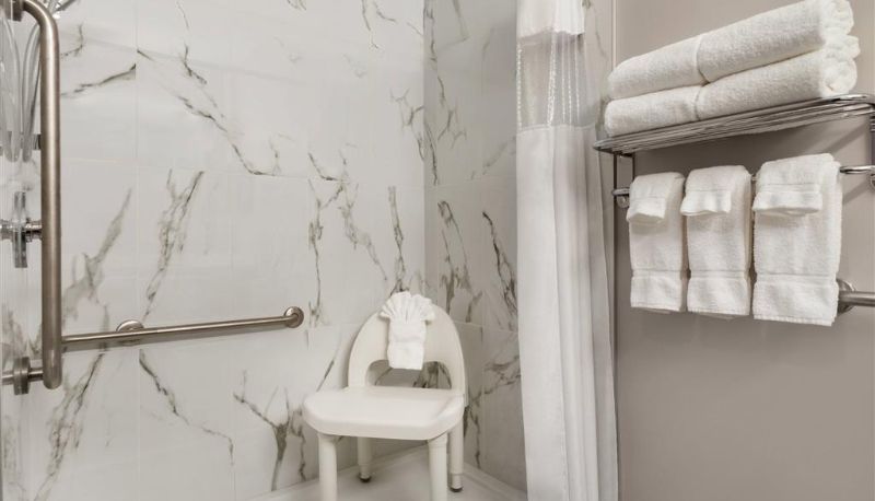 Zimmer - Days Inn by Wyndham Calgary North Balzac