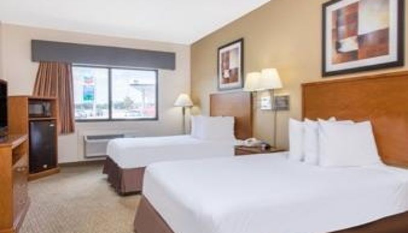 Zimmer - Days Inn by Wyndham Phenix City Near Fort Benning