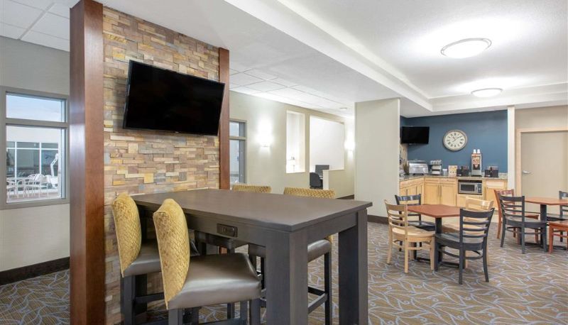 Hall - AmericInn by Wyndham Humboldt