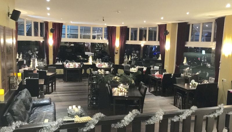 Restaurant - At Sea