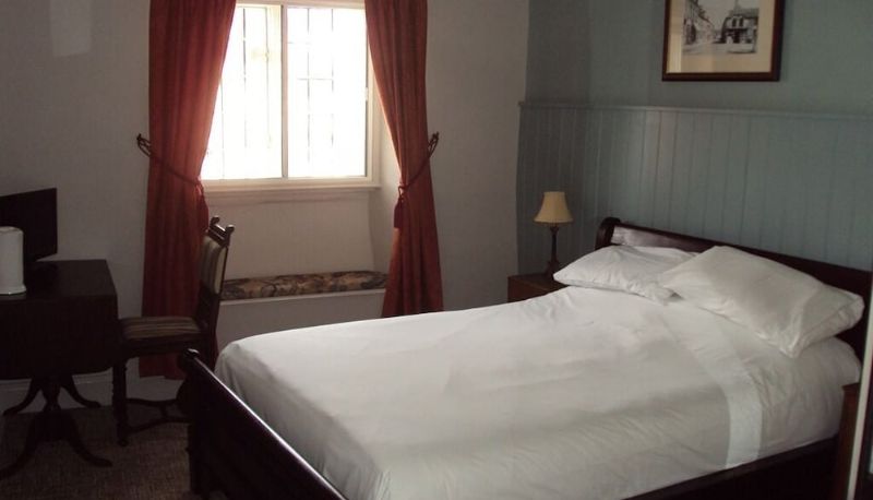 Camera standard - Mere George Inn