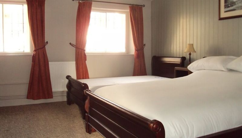 Camera standard - Mere George Inn