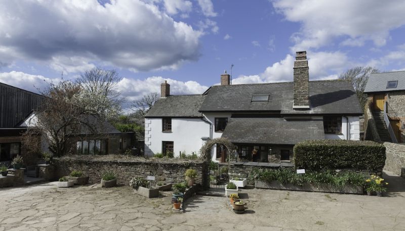 Info - Burton Farmhouse