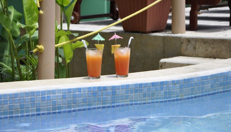 Piscina - West Bay Lodge