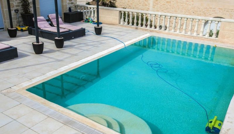 Pool - Château de Valloubière