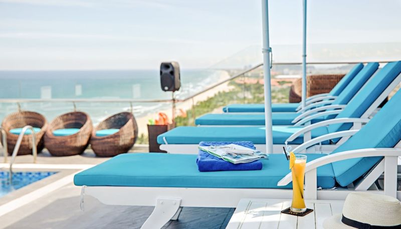 Piscina - Yarra Ocean Suites Danang