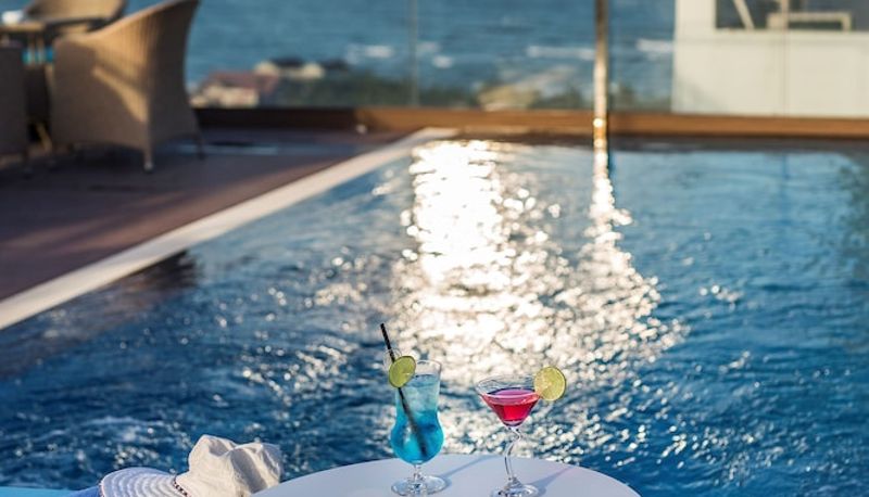 Piscina - Adaline Hotel & Suite