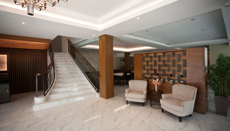 Hall - Embassy Hotel