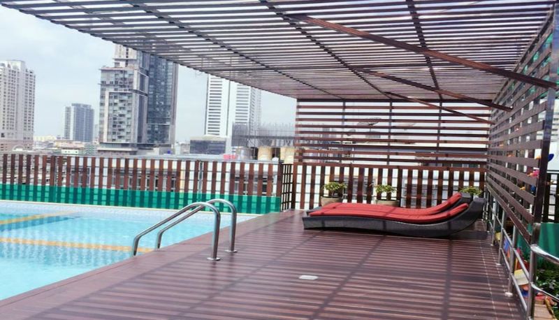 Basen - Top High Airport Link Hotel
