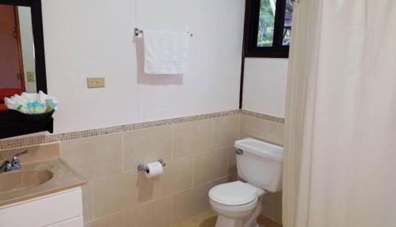 Banyo - The Log Cab-Inn